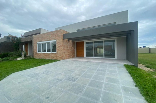 Imagem 2 de 20 de Casa À Venda Em Xangri-lá - Ca01401 - 69740279