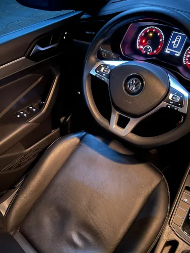 Jetta Comfortline, Con Asientos En Cuero Y Cámara De Parqueo