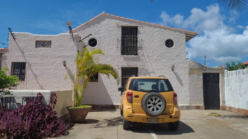 Imagen 2 de 20 de Posada Ubicada En Sabana Del Tirano, El Tirano