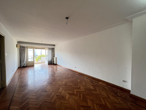 Venta Departamento De Tres Dormitorios Con Balcón Al Frente En Pleno Centro Usd 100.000