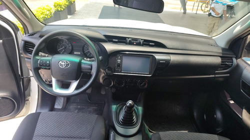 Toyota Hilux 2.7 Cabina Doble Sr Mt