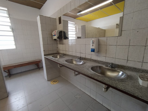 Local Comercial En Venta En Zona Centro - Lima Y Alvear