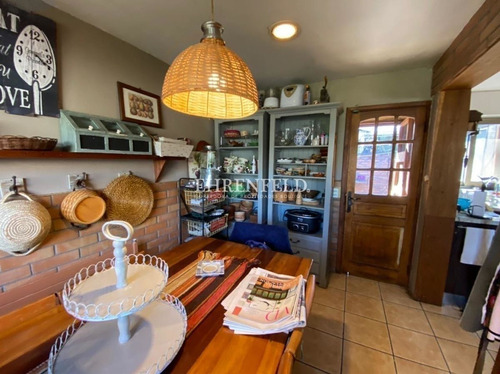 Casa En Venta De 6 Dorm, En Camino El Refugio. El Arrayán