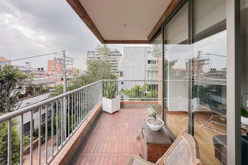 Apartamento En Arriendo En Los Rosales. Cod A7248