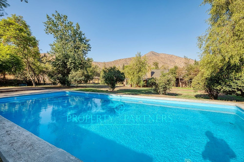 Espectacular Casa Completamente Remodelada En Sect...