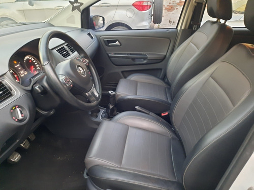 Imagen 13 de 18 de Volkswagen Suran 2014 1.6 Highline 101cv Cuero