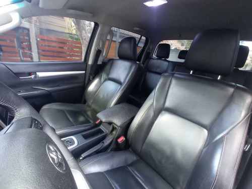 Imagen 14 de 15 de Toyota Hilux 2.8 Srx 4x4 Caja Automatica De 6ta Año 2015