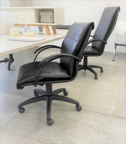 Silla de escritorio de Outlet Malbec bajo gamer ergonómica negra con tapizado de cuero sintético