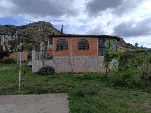 En Venta Terreno De 10,320.51 M2 Con Casa E Instalaciones Al Pie Del Cerro Del Picacho
