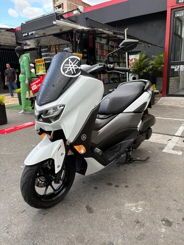 Yamaha N-max Connected