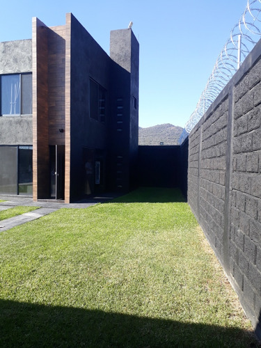 Casa Con 3 Recamaras 3 Baños 2 Pisos