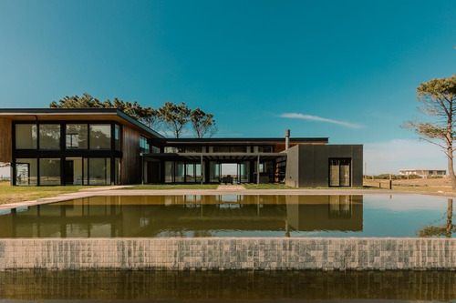 Casa En Venta Primera Linea Al Mar Punta Del Este (ref: Bpv-10119)