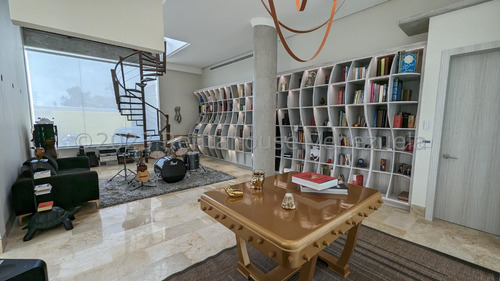 Ms: 24-3353 Vendemos Espectacular Y Nueva Casa En Loma Linda, El Hatillo. A=680m2, 4h, 5b, 11p.