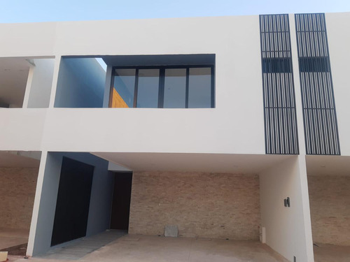 Casa En Venta En Mérida,yucatán En Privada En Cholul