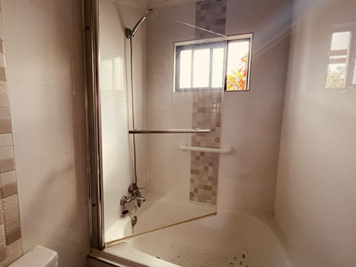 Gran Casa Con Potencial Comercial