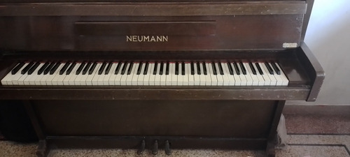 Piano Neumann Vertical 3 Pedales