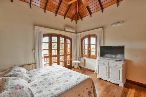 Imagen 23 de 30 de Venta Imponente Casa De 4 Dormitorios Enorme Jardin - Rosario, Santa Fe.