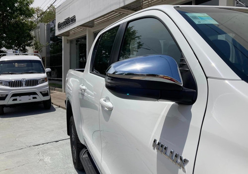 Imagen 10 de 16 de Toyota Hilux D/c 2.8 Tdi Srv M/t 4x2 0km My2022