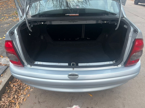 Chevrolet Corsa Classic 1.6 Gl Aa 4P