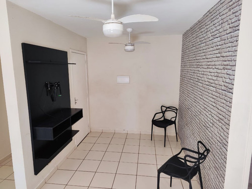 Apartamento Aconchegante Com 2 Dormitórios, Ar-condicionado, Banheiro Social Com Box, Sala Com 2 Ambientes E Sacada/varanda, Cozinha Tipo Americana, Área De Serviço, Piso Frio, 1 Vaga De Garagem.