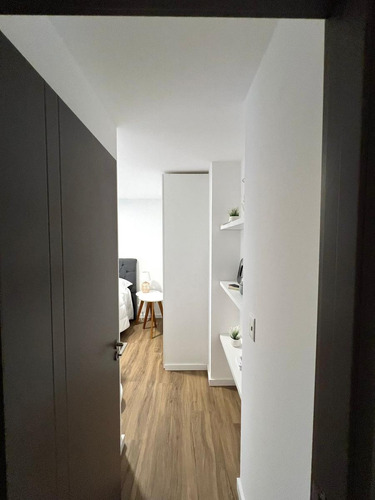 Venta Apartamento Al Frente De 2 Dormitorios Y Balcón En Centro