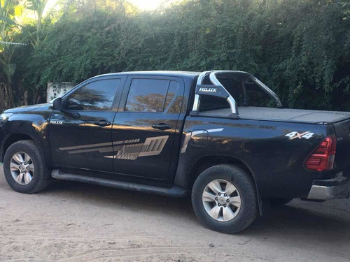 Toyota Hilux 2.8 Cd Srv 177cv 4x4 2016