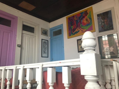Casa En Venta En Pasaje Cerrado, Excelente Estado !!