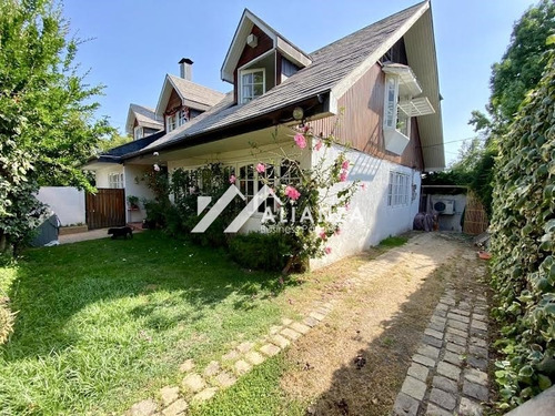 Gran Casa Familiar Con Excelente Ubicación