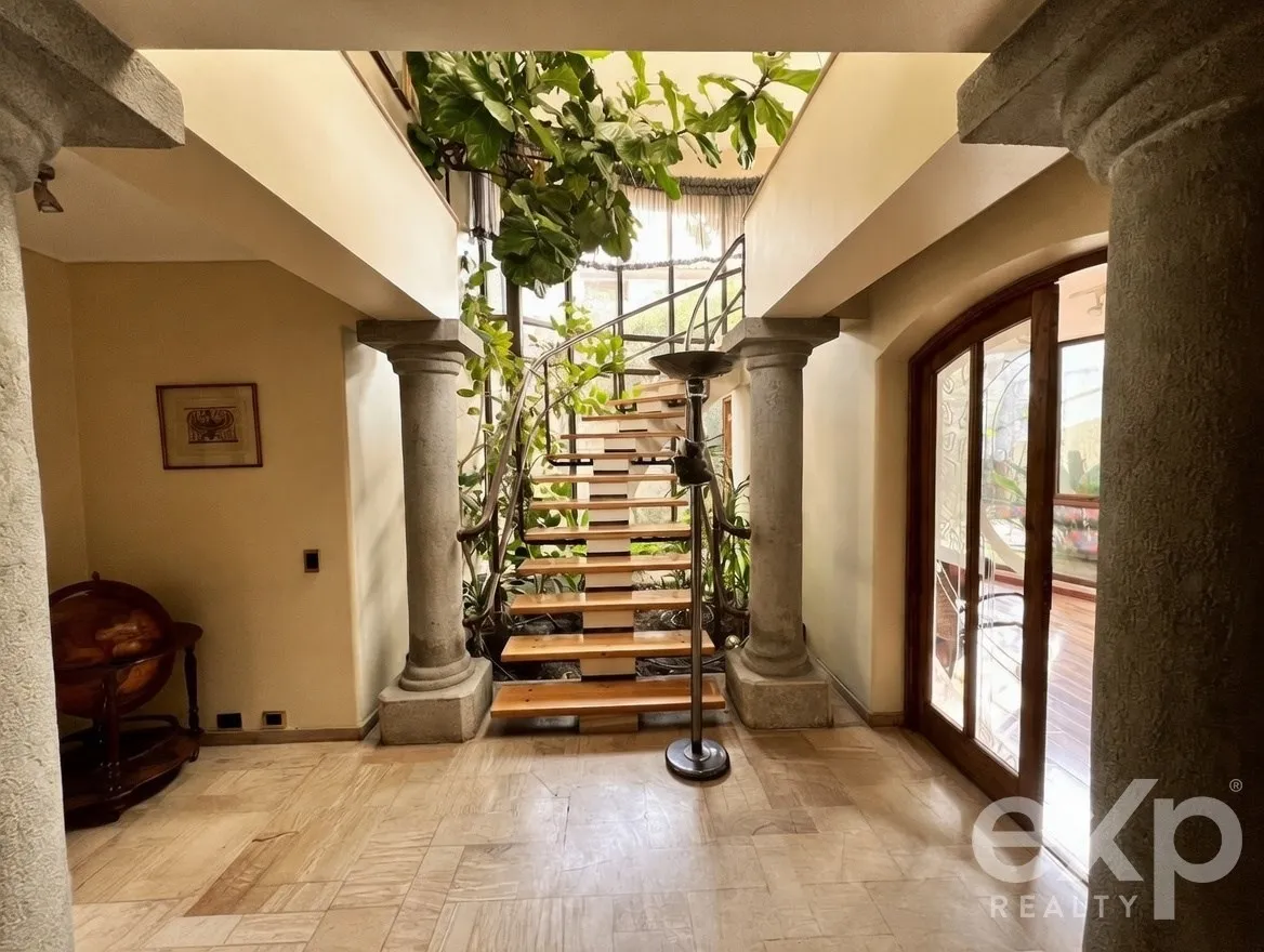 Imagen 2 de 30 de Exclusiva Casa En Pedro De Valdivia Norte 850 M De Terreno