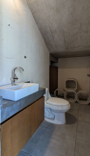 Casa En Venta De Estilo Unico, Ubicada En Cholul, Mérida.