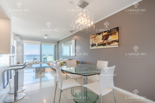 Apartamento De 2 Dormitorios En Playa Brava Con Vista Al Mar - Venta