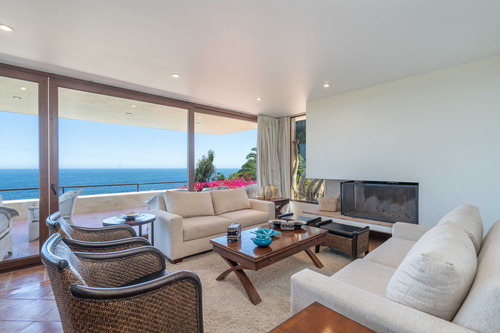 Casa Con Excelente Ubicación En Zapallar