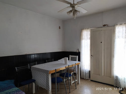 Imagen 3 de 11 de Venta De Amplia Casa 3 Ambientes Con Fondo Libre Y Cochera