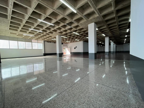 Imagen 27 de 28 de #1585 Local 320m2, Boleita Norte.