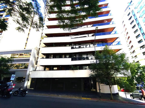 Departamento De Categoría Piso Entero En Venta Con Cochera En Nueva Córdoba