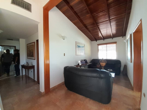Imagen 9 de 14 de Townhouse En Venta Juanico, Urb. Villas Victoria