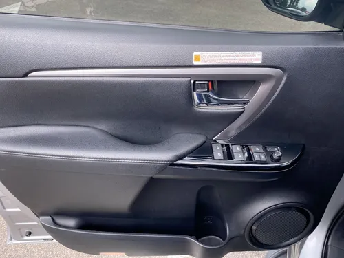 Toyota Fortuner Srv 2.4 Diesel 4x2 At 2023