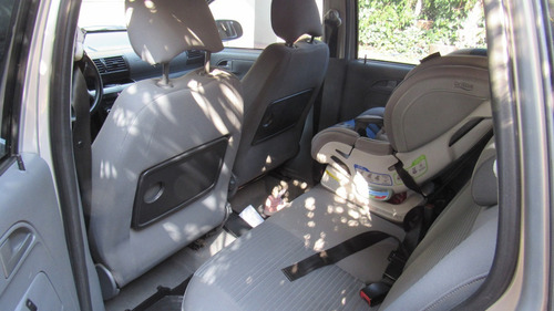 Volkswagen Suran Confortline 2010