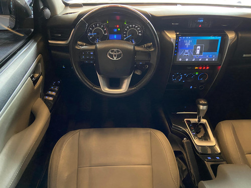 Toyota Hilux SW4 2.7 SR 7 LUGARES 4X2 16V FLEX 4P AUTOMÁTICO