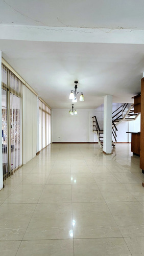 Se Vende Townhouse En Chalets De La Laguna, Tipuro