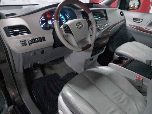 Imagen 10 de 15 de Toyota Sienna 2014 5p Limited V6/3.5 Aut