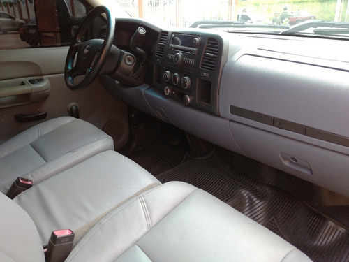 Imagen 12 de 17 de Chevrolet Silverado Ls 4x2 - Automatica