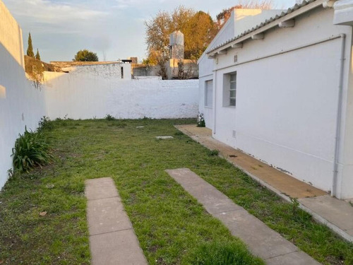 Casa En Venta - 2 Dormitorios 1 Baño - Pergamino