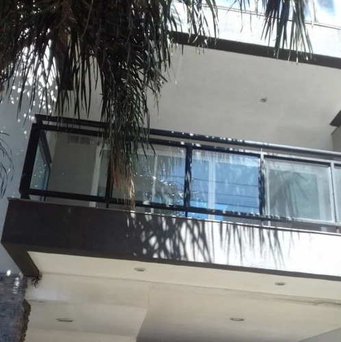 Imagen 2 de 10 de Depto 2 Amb Al Frente 50 M2 - ¡ Amplio Balcon ! - San Justo Centro
