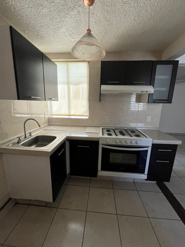 Departamento En Último Piso Sobre Eje Central
