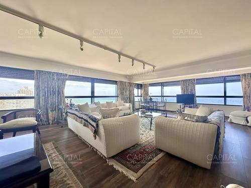 Apartamento De Cuatro Dormitorios Y Dependencia En Venta, Península, Punta Del Este