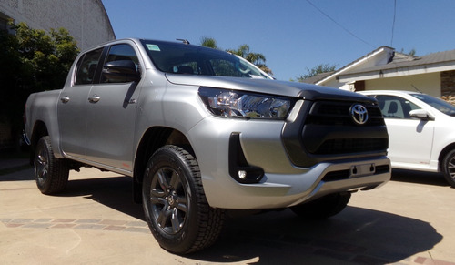Imagen 3 de 10 de Toyota Hilux D/cabina 2.4 Tdi M/t Sr 4x2 0km My2023