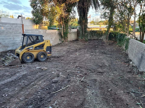 Imagen 1 de 8 de Limpieza De Terrenos,alquiler Maquina,trabajos Bobcat,retiro