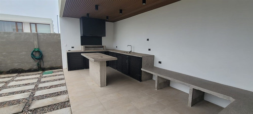 Casa En Arriendo De 6 Dorm. Colegio Huinganal