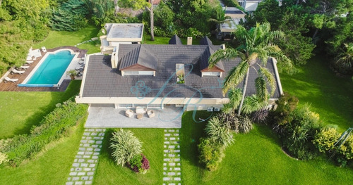Exclusiva Residencia En Mansa- Ref: 360